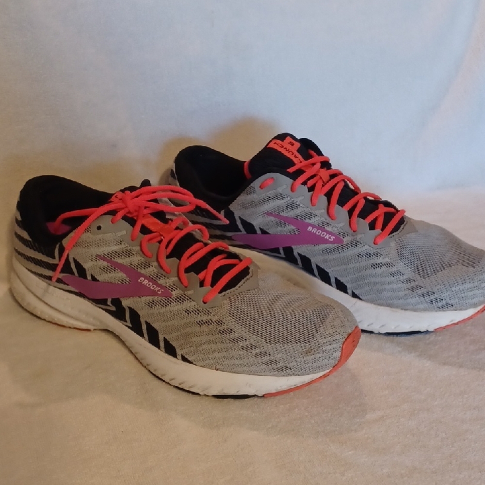 Brooks Men's Athletic Shoes in Gray and Purple Size 12D